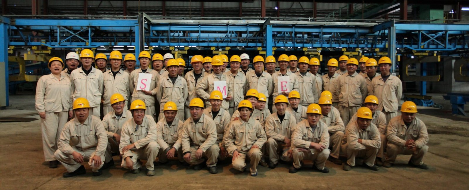 Staff group photo on-site of Shanghai Metallurgy Equipment Group